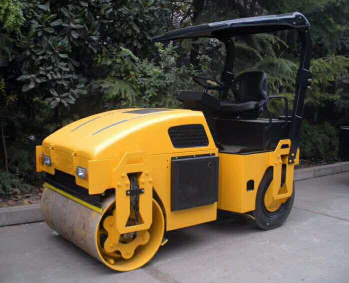 LTC203壓路機(jī) 3噸雙驅(qū)雙振全液壓振動(dòng)壓路機(jī)