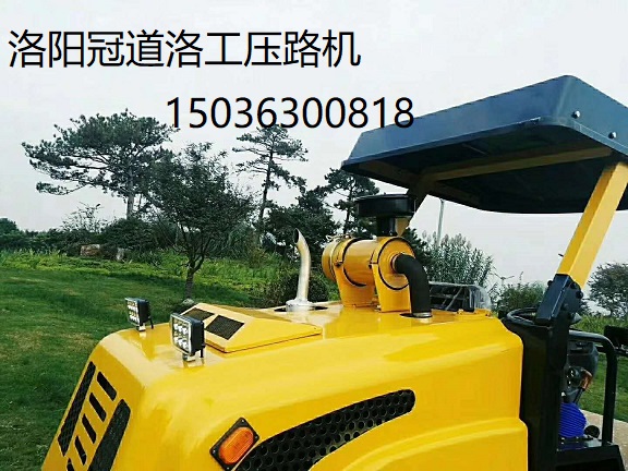 洛工4噸壓路機.jpg 4噸壓路機