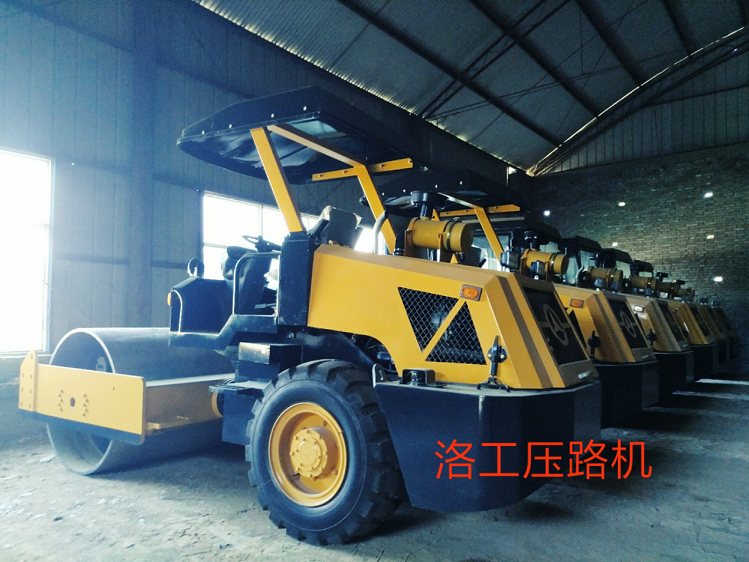 洛工8噸壓路機.png 8噸壓路機